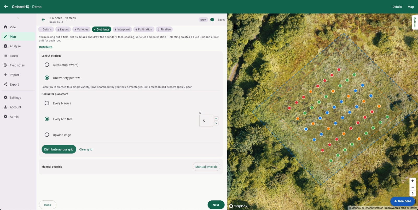 The planner's Distribute step: layout strategy and pollinator placement options, with the grid populated by variety colour